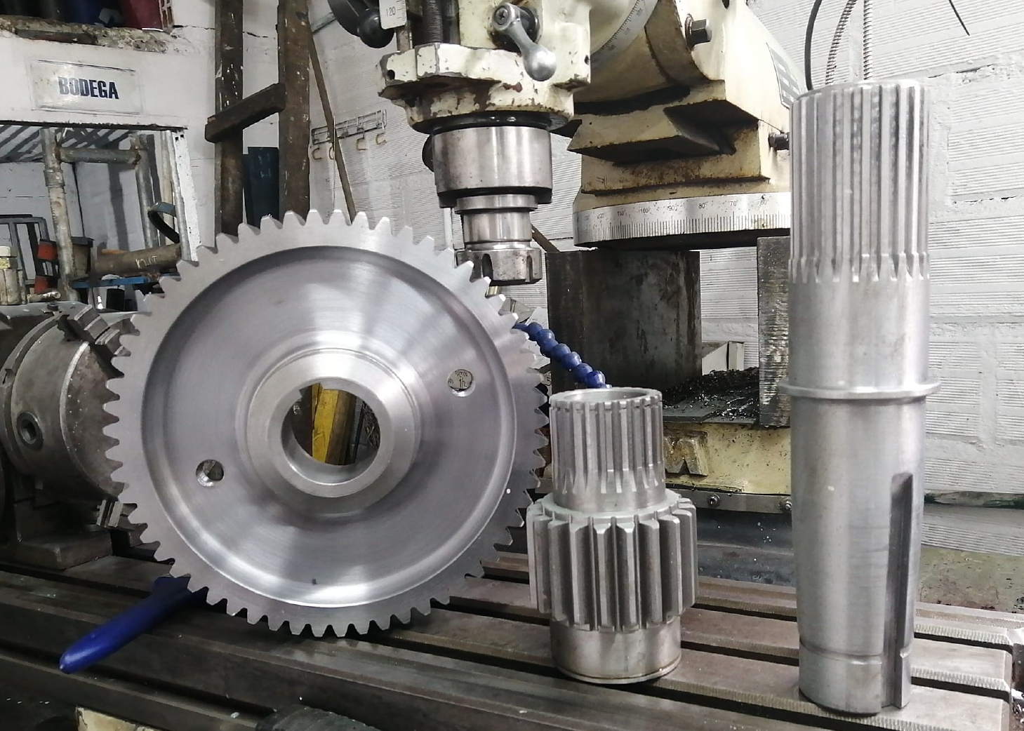 Servicios de fabricación de ejes estriados en puente piedra